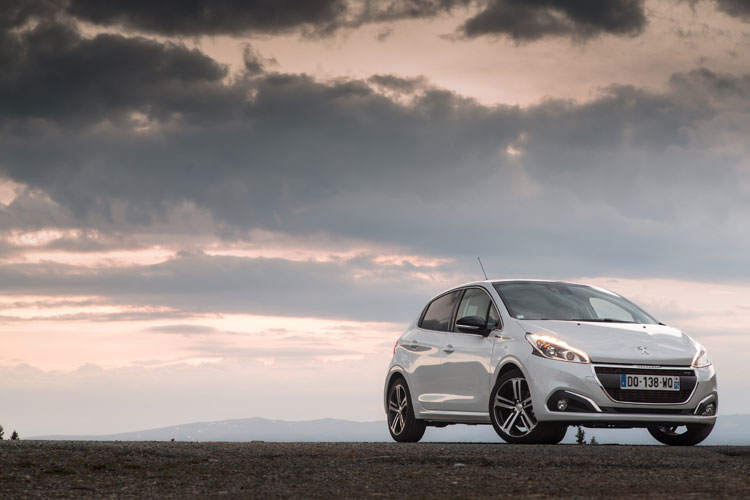 Peugeot 208 GT flutua entre esportividade e economia 1 vi261217 01