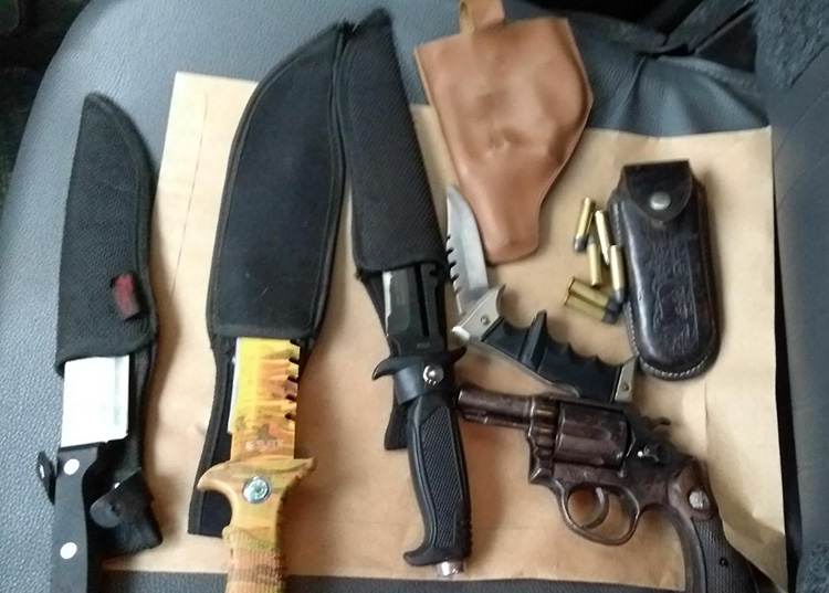 Homem é preso com arma e drogas no Santa Luzia 2 vila esperanca pm
