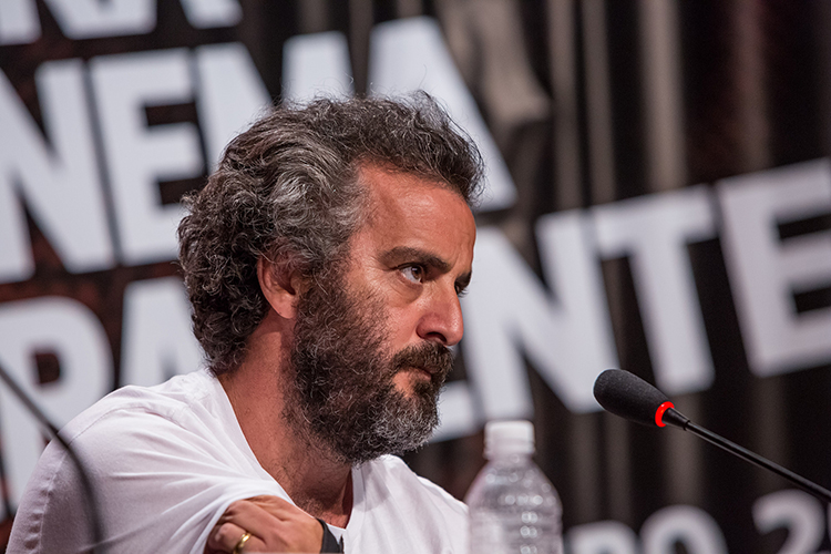 Adirley Queirós em debate 2 Foto Beto Staino Universo Produção
