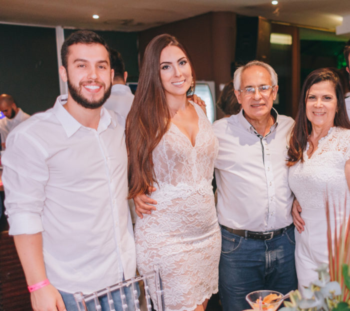 Mauro Junqueira e Stela Schröder Lameirinhas, José Carlos e Maria de Fátima Schröder Lameirinhas, clicados na virada do ano, no Privilège Foto: Hércules Rakauskas