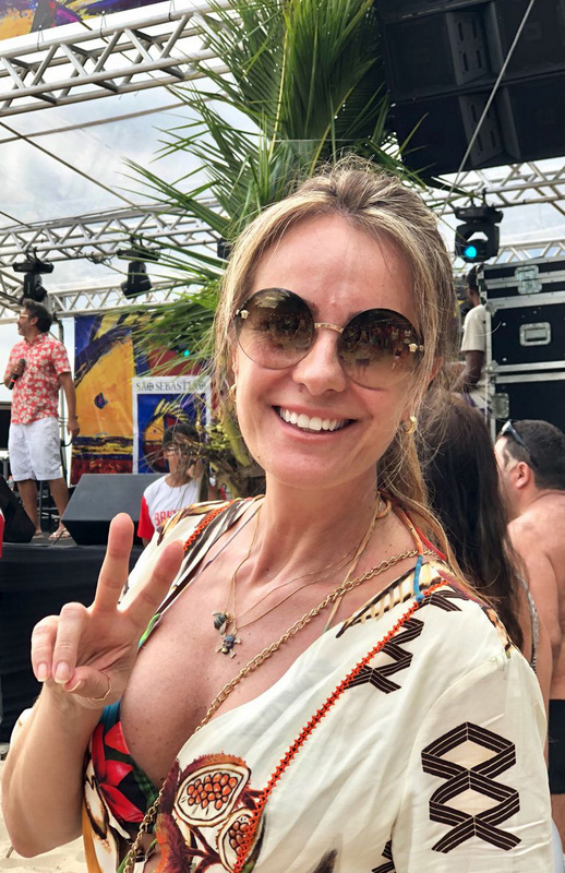 Terezinha de Landa reuniu a família para o jantar de aniversário, na Assunta 1 Patrícia Alvim curtindo o show do Simoninha, na praia de Riviera de São Lourenço (SP)