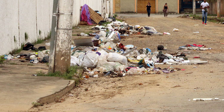 Depósito de lixo e entulho é problema recorrente no Manoel Honório 1 VU Mariano Procópio.jpgDESTACADA