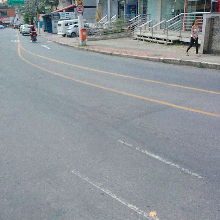 Pintura de faixa confunde motoristas na Costa e Silva 1 VU São Pedro