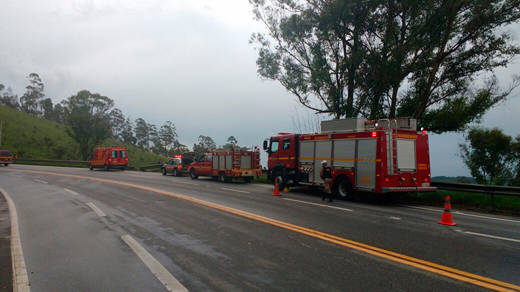 capotamento em barbacena bombeiros