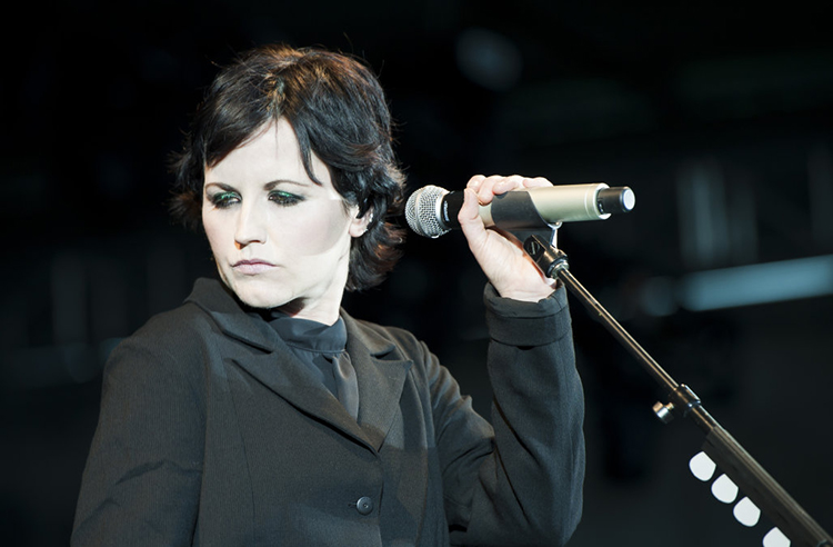 Morre Dolores O'Riordan, vocalista do grupo The Cranberries 1 dolores divulga
