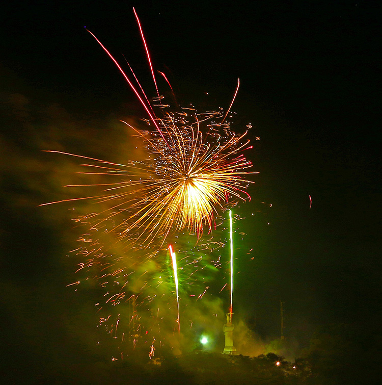 fogos-leo-4 fogos-leo-4