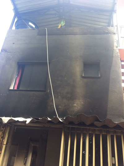 Botijão de gás pega fogo e destrói parte de casa em São João del-Rei 3 incêndio no botijão em SJDR 2 bombeiros
