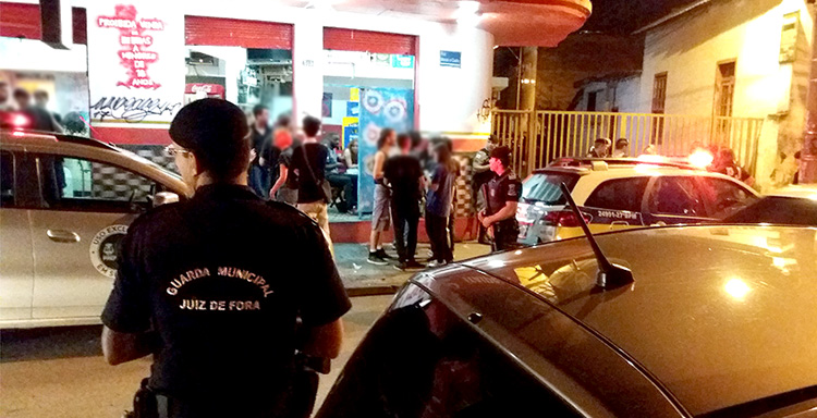 Operação em bares da Zona Sul tenta coibir consumo de álcool por adolescentes 1 operação alcool1