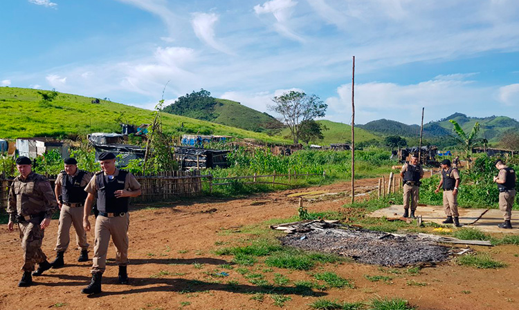 Justiça realiza reintegração de posse de fazenda ocupada pelo MST em Coronel Pacheco 1 reintegração de posse MST PM 7