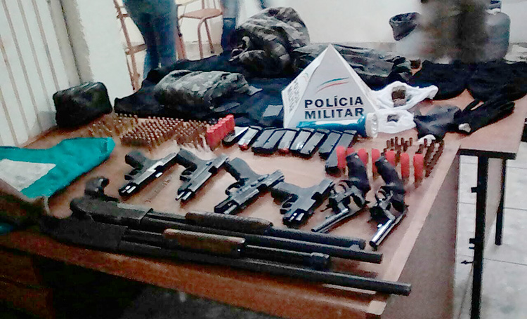 Assaltos a bancos fazem polícia criar delegacia especial 1 roubo tentado a caixa em dores do turvo PM dentro1
