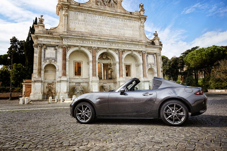 Mazda MX-5 RF revive roadsters com teto retrátil 3 vi020118 03