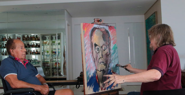 A arte de Bracher: O bonito apê de Maria Helena Zacaron e do empresário Juracy Neves, no edifício “Manhattan”, foi cenário de mais uma produção do renomado artista Carlos Bracher. Ao som da “Quinta sinfonia”, de Beethoven, Bracher retratou em traços e cores marcantes o fundador da Tribuna de Minas, a exemplo do que já fez com Milton Nascimento, Bibi Ferreira e Chico Buarque.