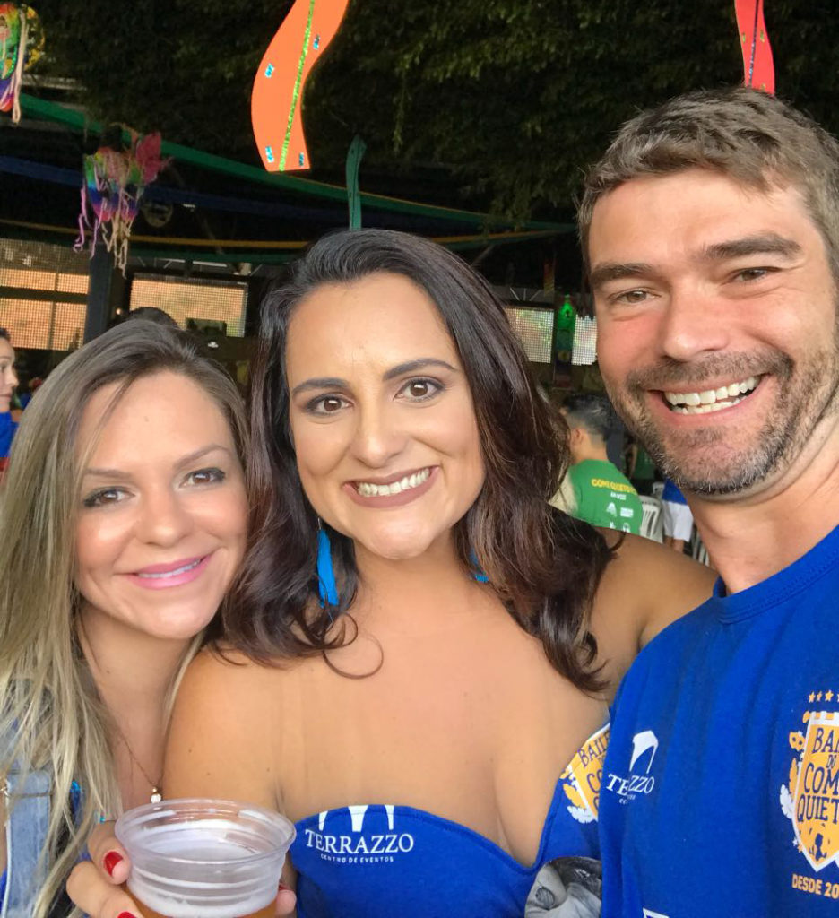 Caroline Tucci com Fernanda Loyola e Leandro Perillo no Come Quieto 1 4 Come quieto