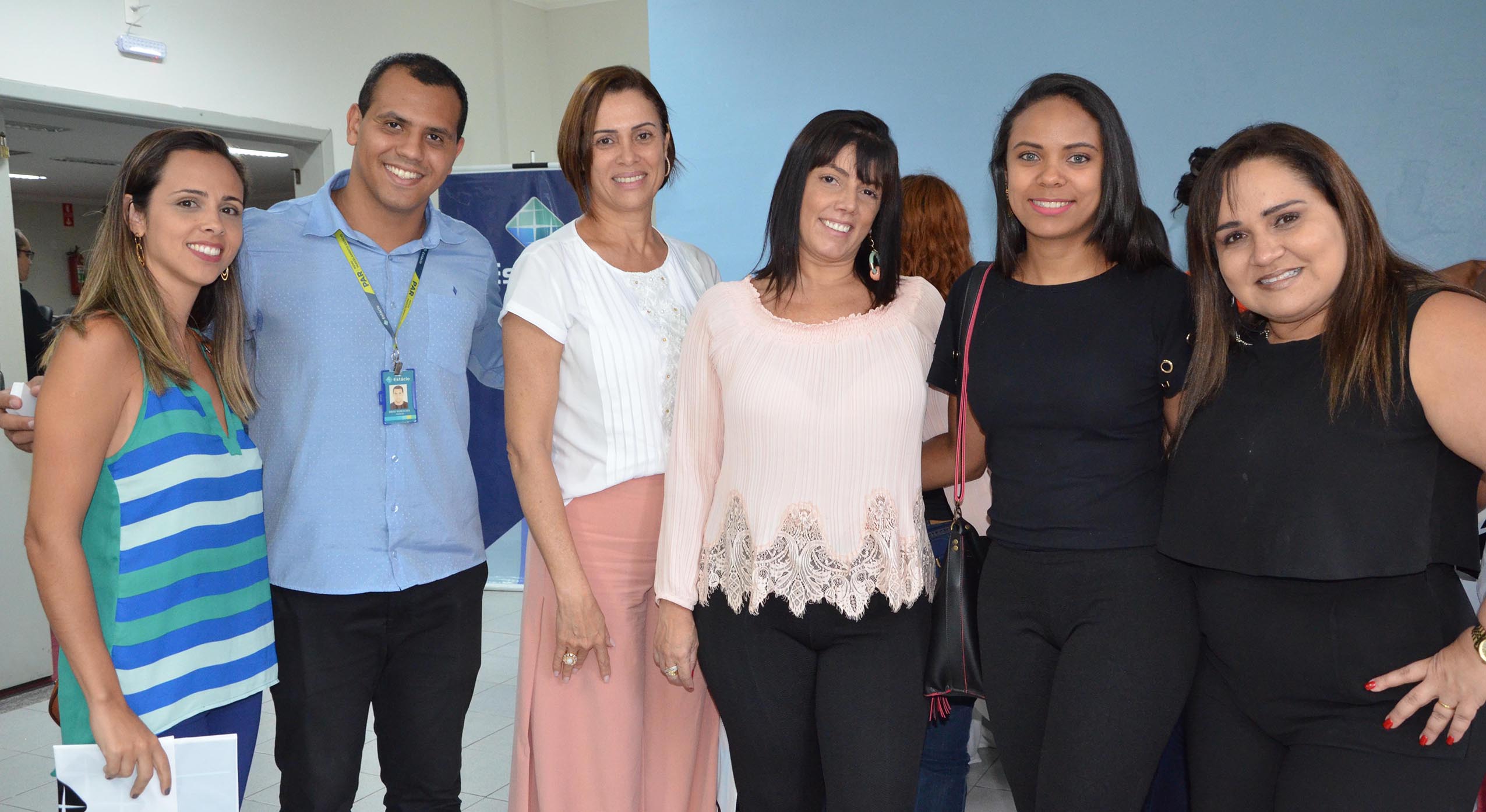 Fernanda Gerheim, Lara Lopes e Jucielle Brandão clicadas, ontem, no ‘grand opening’ da Smart Fit 2 Em recente palestra na Estácio, Adele Abreu, Diego Gonçalves, Lú Mendes, Isis Quinet, Nayara Gonçalves e a reitora Márcia Motta