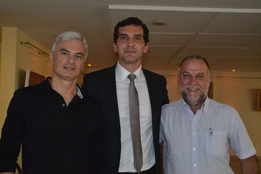 O advogado Marcelo Pasquini, ladeado por Leonardo Lobo Poncinelli e Anísio José Ribas 1 DSC 0004