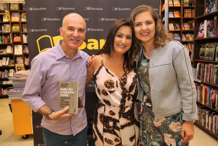 No Encontro de Negócios do Bahamas, Jovino Campos ladeado pelos executivos da Proforte Transporte de Valores 2 A premiada escritora e jornalista Daniela Arbex, entre Fernando Priamo e Ana Cristina Ajub, na Saraiva do Independência Shopping. Foto: Felipe Couri