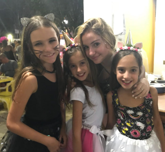 Juan Calixto, Marília Allemand e Juninho Souza, no clima da folia 5 Duda Del Duca, Marcela Baldi, Gigi Fonseca e Rafaela Baldi, na matinê do Bom Pastor
