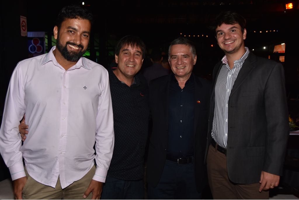 No Encontro de Negócios do Bahamas, Jovino Campos ladeado pelos executivos da Proforte Transporte de Valores 1 No Encontro de Negócios do Bahamas, Jovino Campos ladeado pelos executivos da Proforte Transporte de Valores, Ronaldo Pinto, Ricardo Bertelli e Israel de Freitas