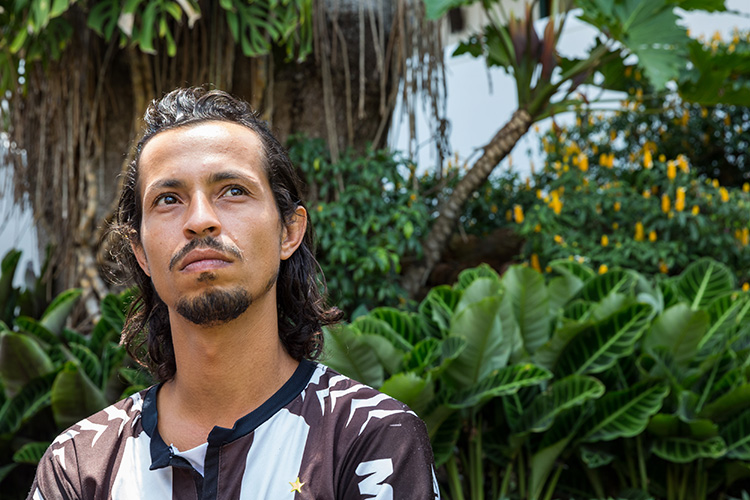 Juninho Vende-se: ex-qualquer coisa, futuro o que quiser 1 Juninho Vende se 2 Foto Beto Staino Universo Produção 3