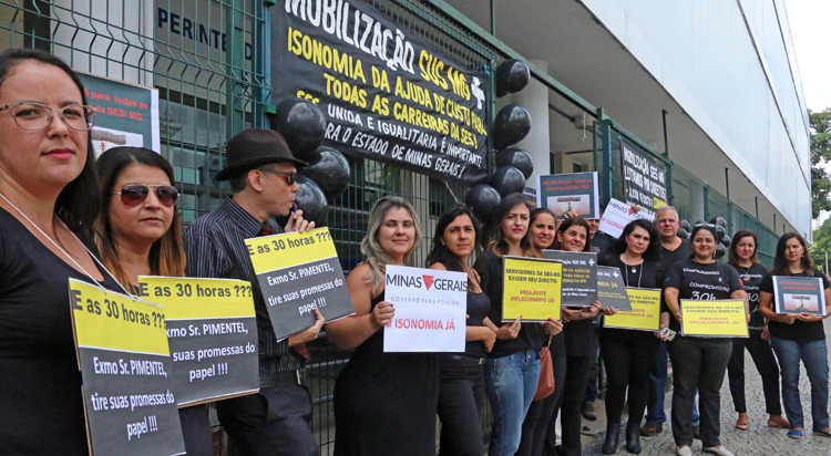 Servidores paralisam atividades na sede da Superintendência de Saúde 1 Protesto Saude dentro Leo