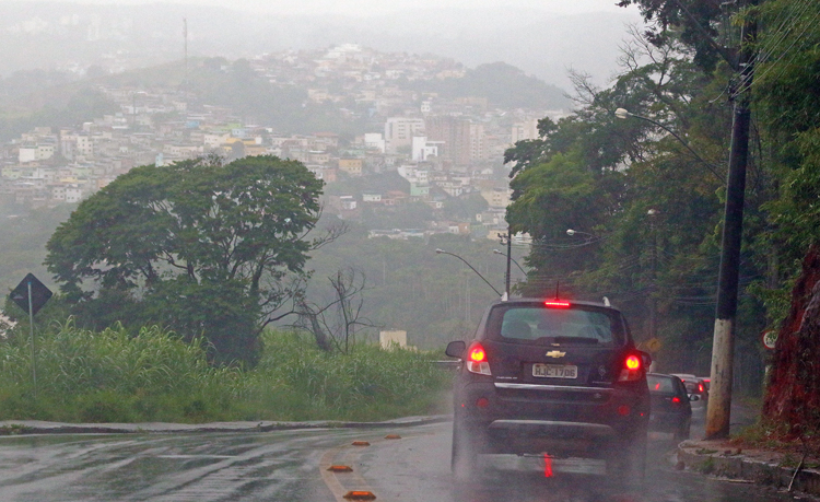 Chuva e friozinho devem permanecer em Juiz de Fora 1 chuva leo