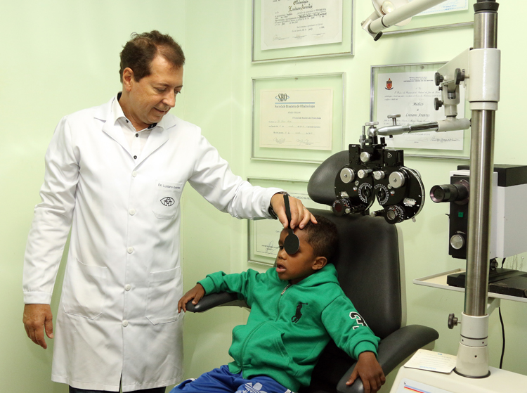 Associação dos Cegos realiza campanha de prevenção à ambliopia 1 dr luciano arantes