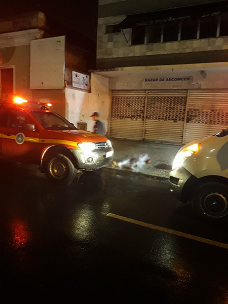 Jovem é morto a facadas após tentar recuperar celular de amigo 1 homicídio no Centro 1 Victoria Ciconelli 1