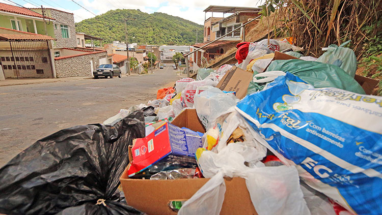 Com falha na coleta, lixo se acumula em vários bairros de Juiz de Fora 1 lixo ceramica leo 2