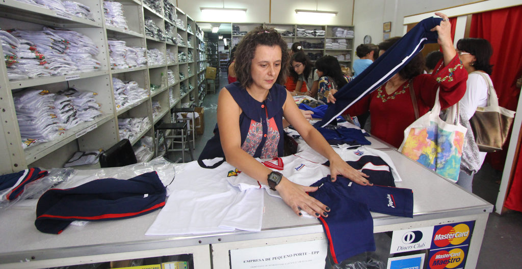 Escolas podem ser impedidas de direcionar compra de uniformes 1 uniforme leonardo costa