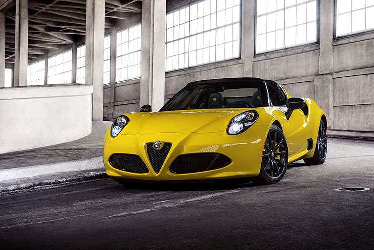 Alfa Romeo 4C Spider foca na emoção e dispensa conforto 1 vi060218 02