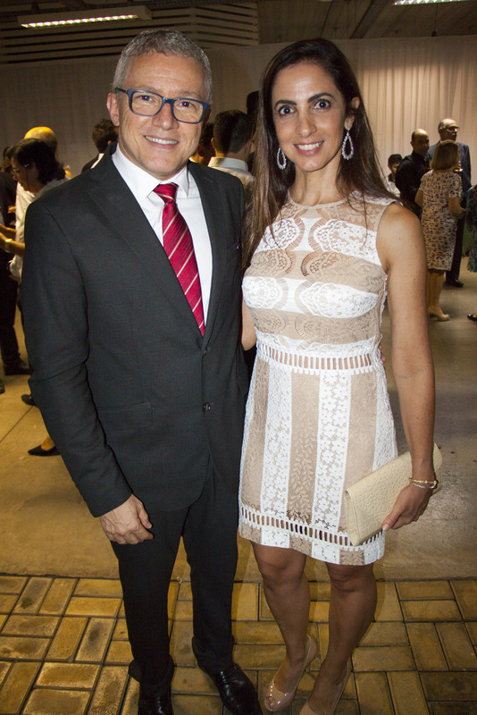 O ex-craque Zico, que veio à cidade para a festa dos 20 anos do CFZ, Alexandre Miranda e Léo Beire clicados no PPP 2 O novo presidente da Agência de Desenvolvimento, Célio Chagas e Mônica Carmo Passos após a solenidade de posse no auditório da Suprema Foto: Guilherme Ovídio