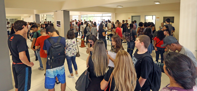 Calouros aprovados no Pism e no Vestibular fazem matrícula na UFJF 1 Matricula UFJF Movimento Leo