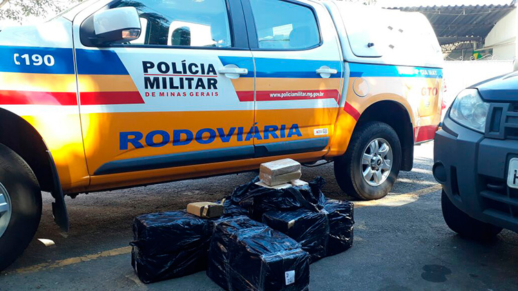 PMR apreende cerca de 100kg de maconha em carro onde estava bebê de 6 meses 2 apreensão de maconha divulgação PM 3