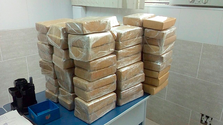 PMR apreende cerca de 100kg de maconha em carro onde estava bebê de 6 meses 1 apreensão de maconha divulgação PM 6