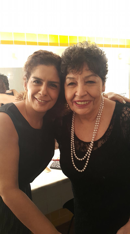 Show gratuito em homenagem aos 89 anos do Central 1 central Fernanda e Sueli no camarim