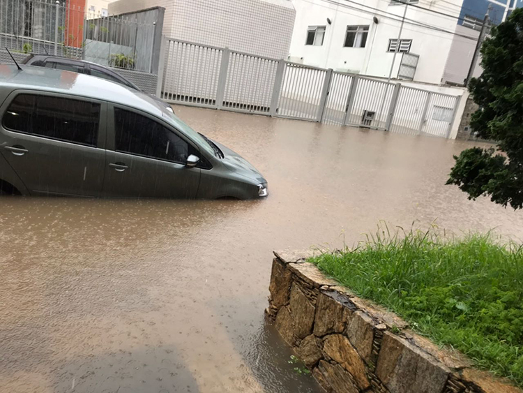 chuva Loren Tavares feak