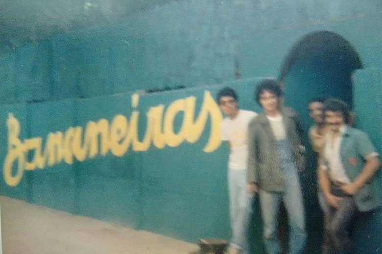 cult atrás das bananeiras