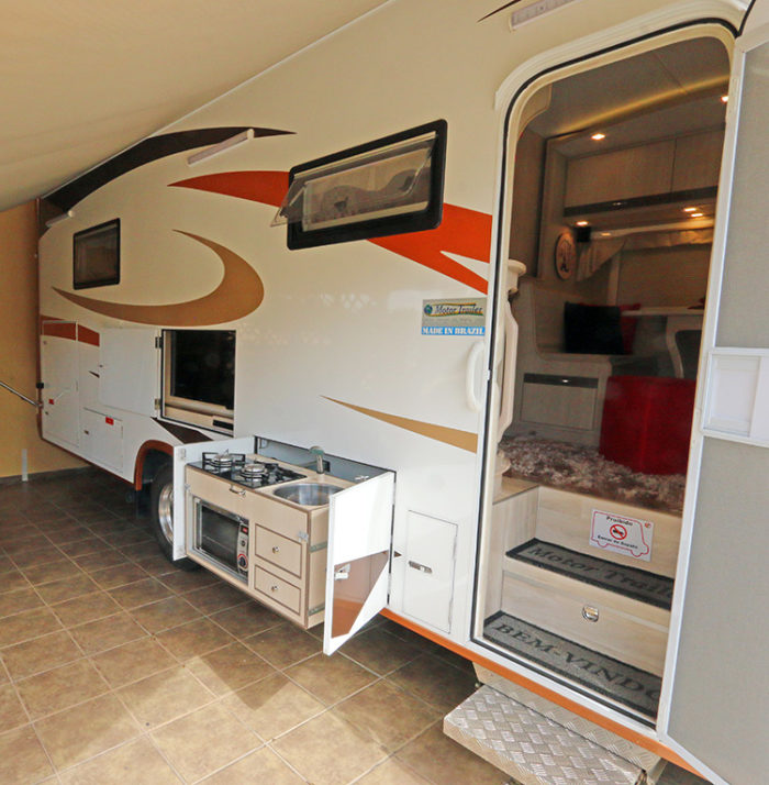 Parece uma casa, mas é um carro... e que casa! 3 motorhome leo09