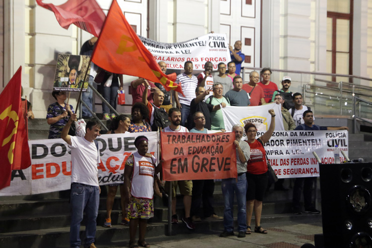 Servidores estaduais fazem manifestação no Centro 1 protesto Fernando Priamo