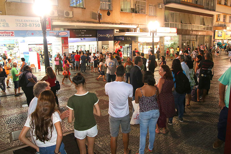 Torcedores fazem fila para comprar ingressos para o jogo do Tupi 1 tupi fernando