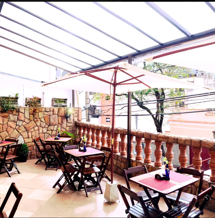 5 lugares com área externa, mas também com espaço coberto 5 varanda
