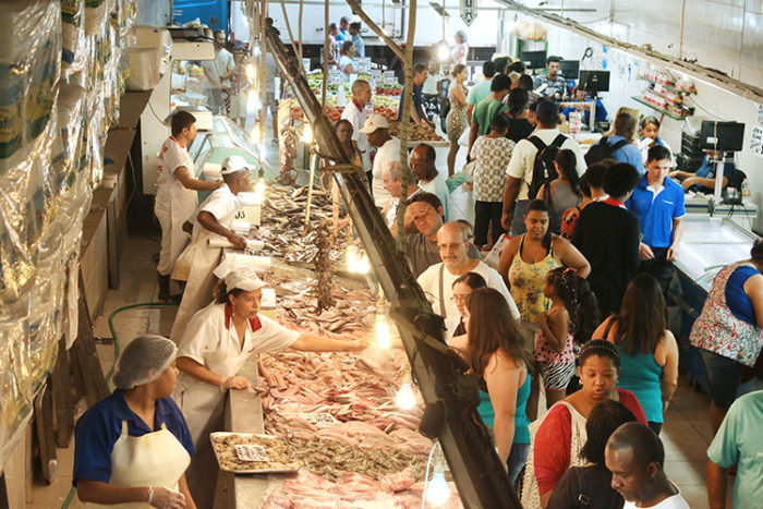 De olho nos preços, consumidor substitui bacalhau por outros tipos de peixe 1 venda de peixe