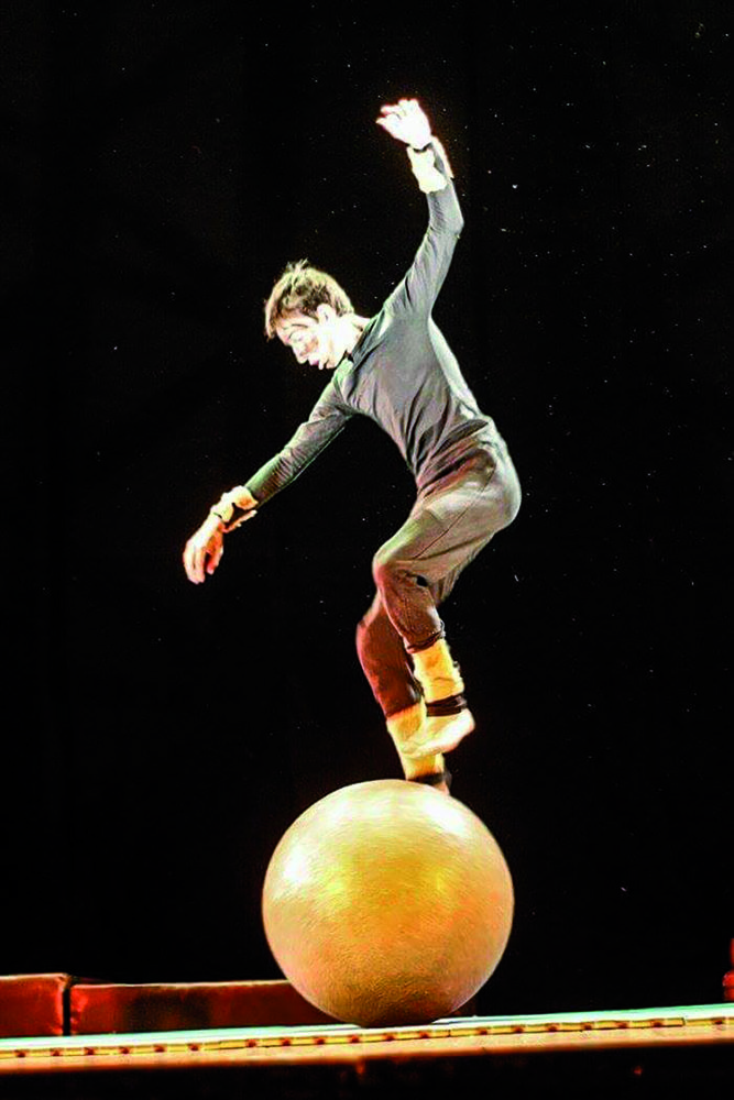 'A Velha e o Macaco' com o Circo Amplitud neste domingo (8) no Solar 1 AMPLITUD