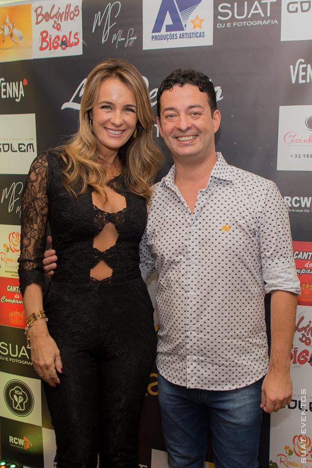 O juiz Edir Guerson de Medeiros com a juíza aposentada Selma de Oliveira Toledo 3 Patrícia Alvim e Léo Peixoto clicados na Noite das Personalidades