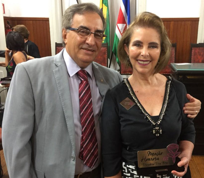 O juiz Edir Guerson de Medeiros com a juíza aposentada Selma de Oliveira Toledo 1 O juiz Edir Guerson de Medeiros com a juíza aposentada Selma de Oliveira Toledo, uma das homenageadas com a "Menção Honrosa Vereadora Vera Faria", na Câmara