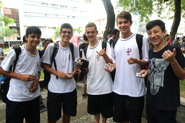 Álbum de figurinhas vira febre e esquenta clima para a Copa 4 copa priamo 4