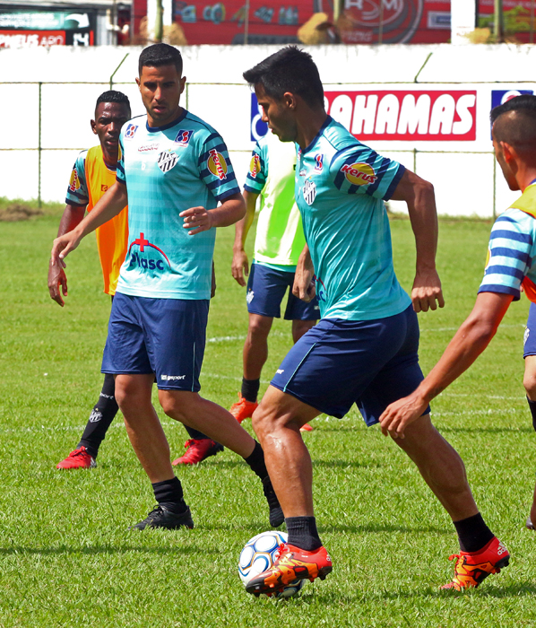 Apresentados, Daniel Morais e Diego Luis comemoram retorno ao Galo 1 esp Tupi Daniel Morais e Diego Luis foto Leo Costa