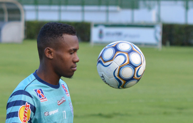 Paulinho em busca de sequência no Tupi 2 esp Tupi Paulinho foto Marcelo Ribeiro