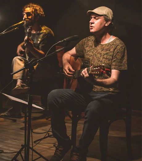 Fred Fonseca e Roger Resende tocam autorais juntos no show 'Vida de músico' 1 roger e fred