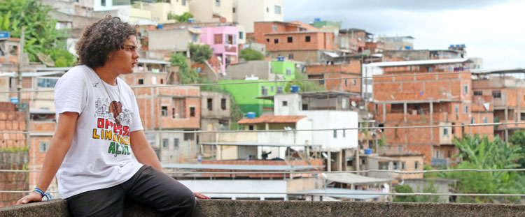 A poesia periférica do Slam de Perifa, que acontece no Santa Cândida 3 salm mohamed leo
